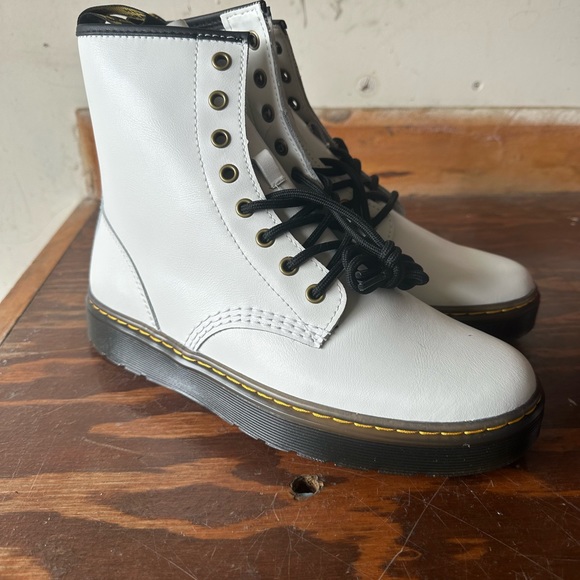 Dr Martens Airwair Zavala Smooth Leather White Boots - Picture 3 of 6